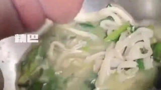 小胸部和大屁股的Dani Blu被她的继父狠狠地操了