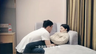 刚下海性感美女！很会诱惑，看的观众流鼻血，内裤拖到大腿掰穴，浴室湿身诱惑