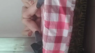 业余宝贝们沉迷于脸贴和六十九式
