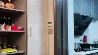 红唇技师，已为人妻有老公有孩子背着家人出来做