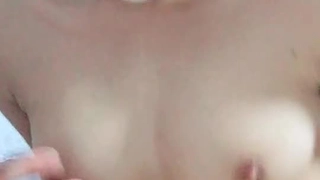 成熟和业余女性沉迷于硬核阴道游戏