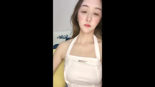 清纯且可爱，一对吊钟乳，和男友在酒店把玩双峰，无套多姿势爆插