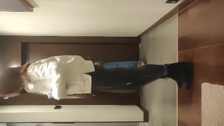 在发不出声音的电车中集体痴●由于阴湿的揉乳玩具责备被开发的性疏远的女大学生朴素的孩子
