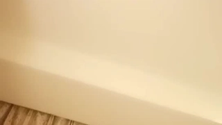 老婆产后复出被单男狂插！(窗边口交篇）